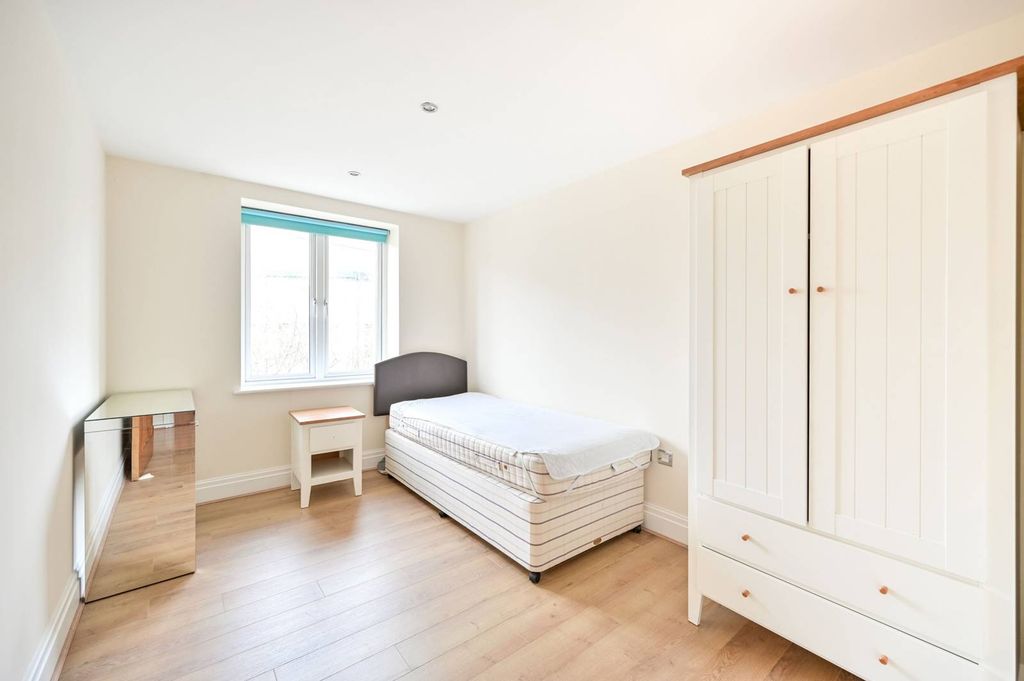 Additional image 11 of 3 bed flat to rentStrand Drive, Kew, Richmond TW9