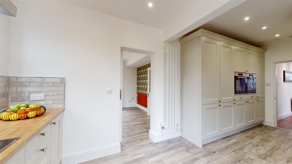 Additional image 8 of 5 bed detached house to rentGloucester Avenue, Melton Mowbray LE13