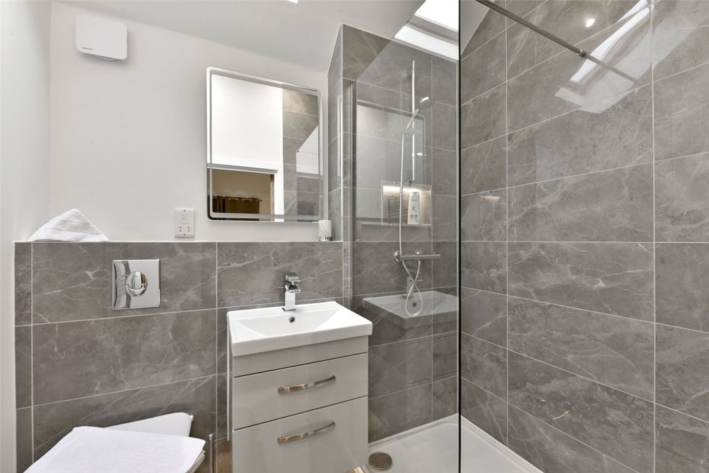 Additional image 6 of 2 bed flat to rentBeech House, 27 Little Marlow Road, Marlow, Buckinghamshire SL7