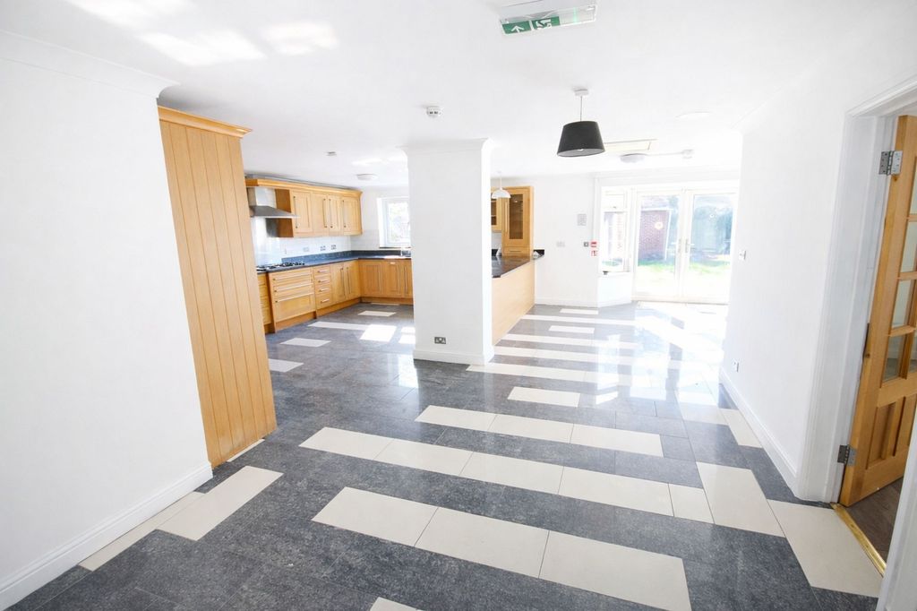Additional image 6 of 9 bed detached house to rentSomerset Way, Iver SL0