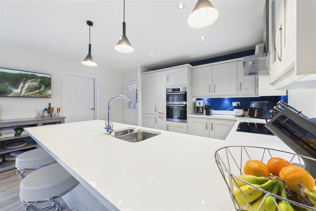 Additional image 11 of 5 bed detached house to rentGalloway Road, Drakelow, Burton-On-Trent DE15