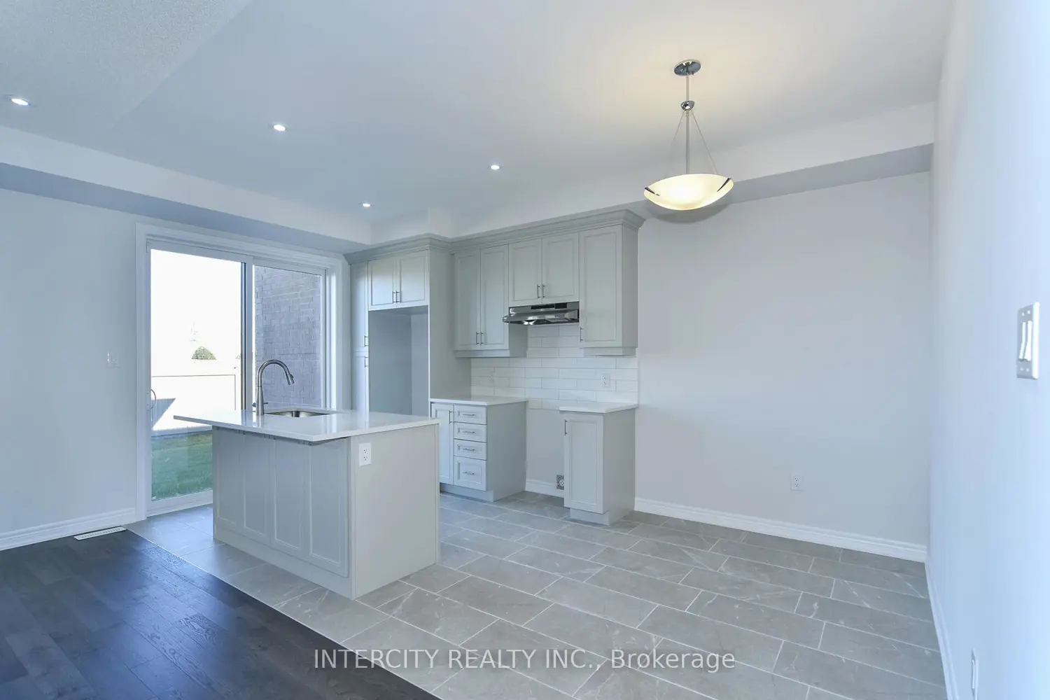 Additional image 7 of 158 Mumbai Drive