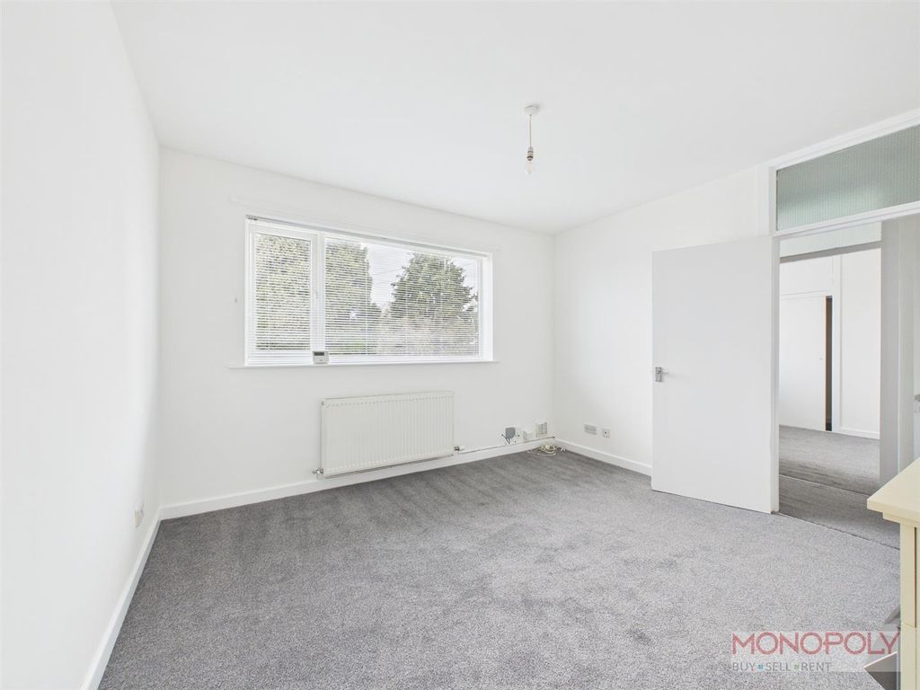 2 bed flat to rentStabler Crescent, Wrexham LL11 photo 5