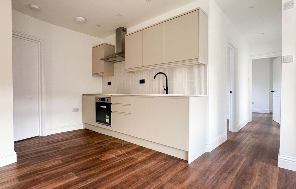 Additional image 5 of 2 bed flat to rentSpringfield Road, Horsham RH12