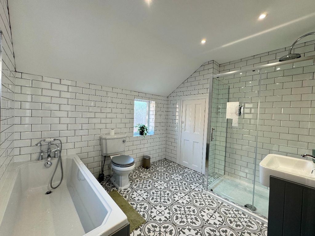 Additional image 2 of 2 bed flat to rentPercy Park Road, Tynemouth, North Shields NE30