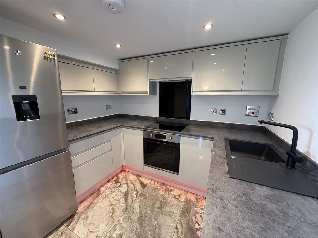 Additional image 2 of 1 bed flat to rentPierhead View, Penarth CF64