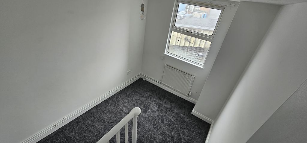 Additional image 8 of 6 bed semi-detached house to rentUnion Street, Luton LU1