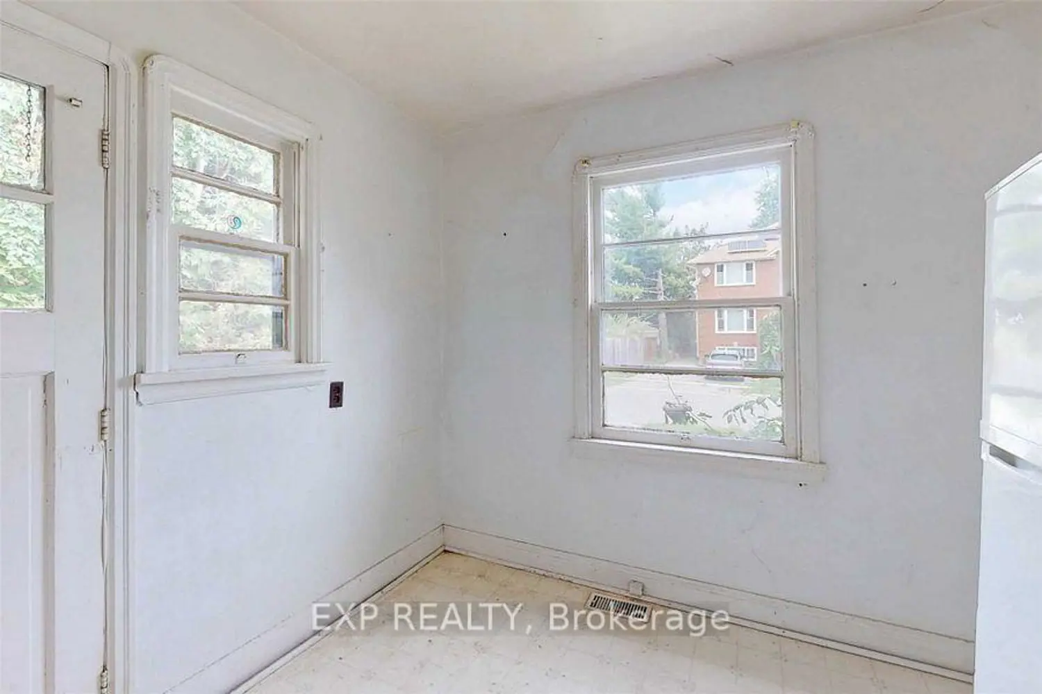 Additional image 8 of 563 Devon Avenue