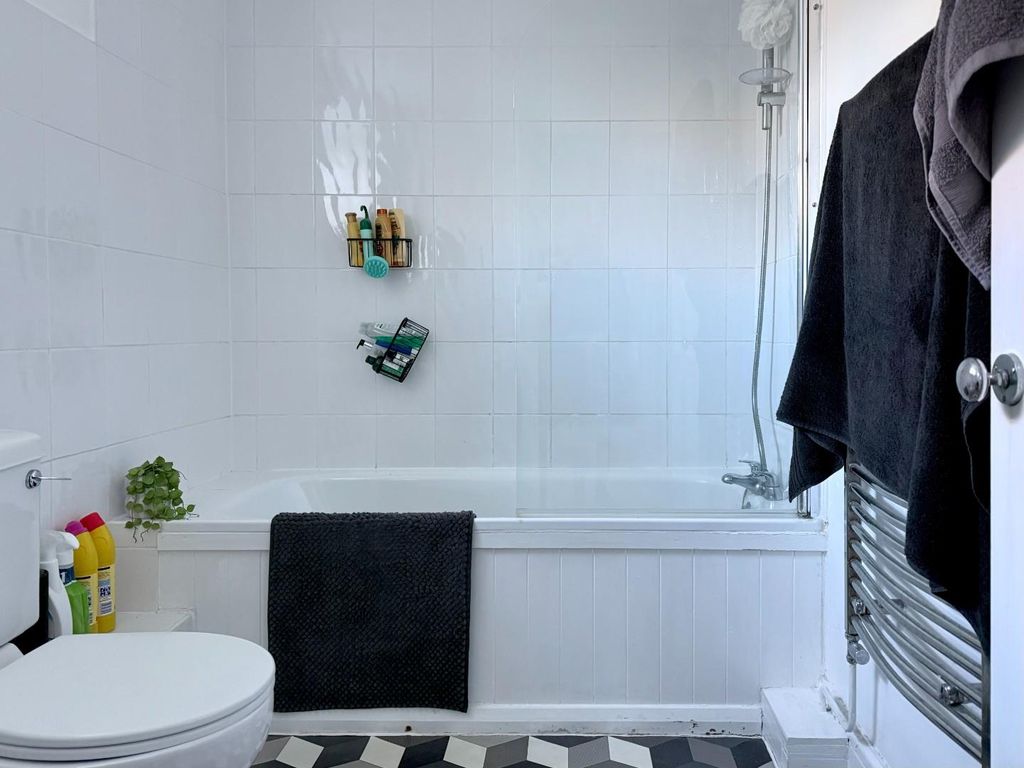 Additional image 13 of 2 bed flat to rentRosebery Place, Penarth CF64