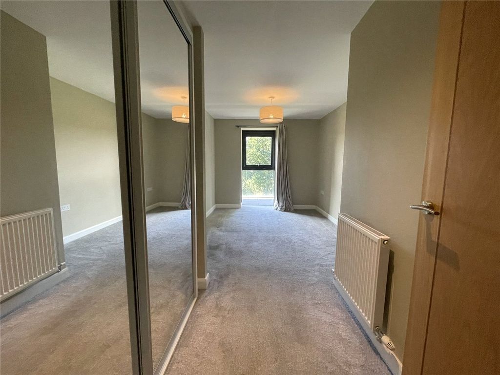 Additional image 4 of 2 bed flat to rentRacecourse Road, Newbury, Berkshire RG14