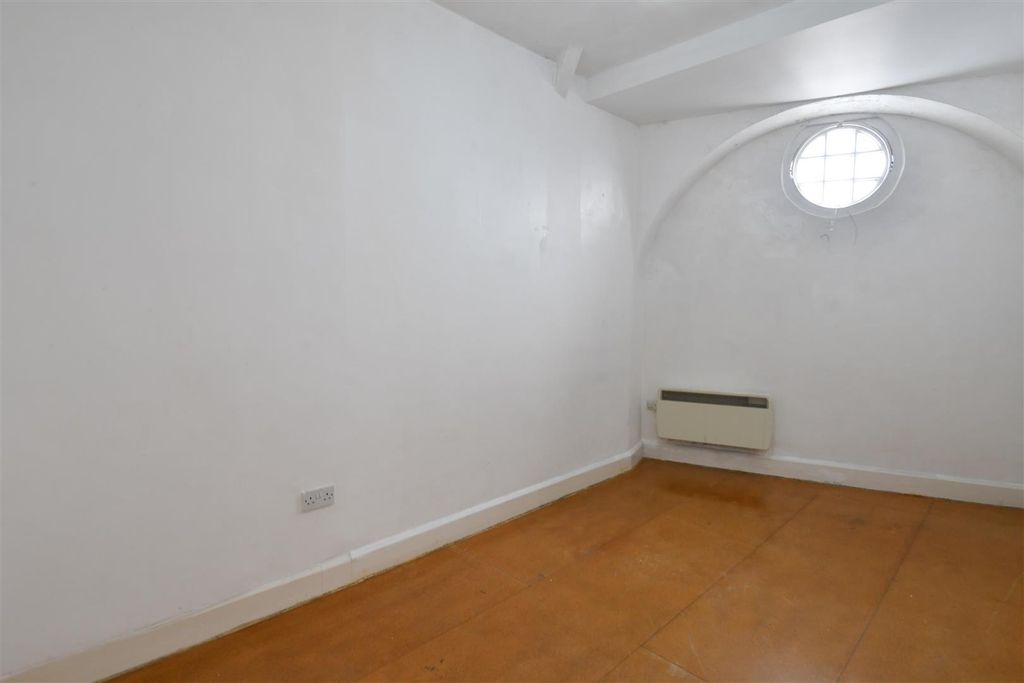Additional image 8 of 2 bed flat to rent41 Dock View Road, Barry CF63