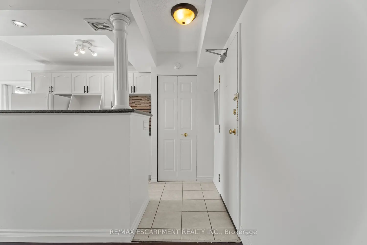 Additional image 6 of 851 Queenston Road 505