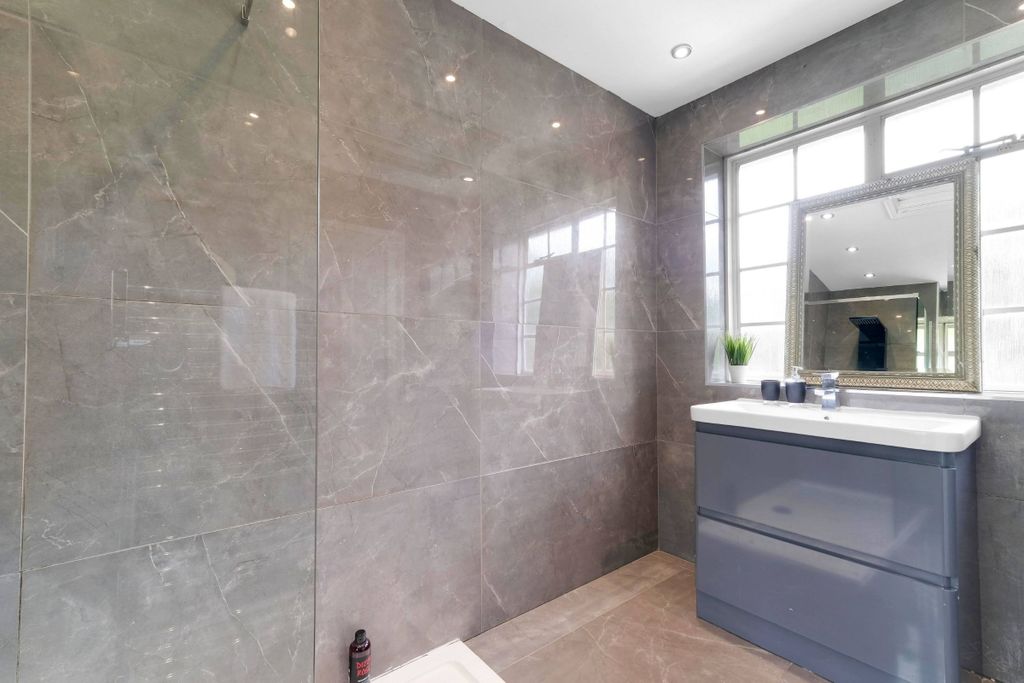 Additional image 24 of 5 bed detached house to rentMarlow Hill, High Wycombe HP11