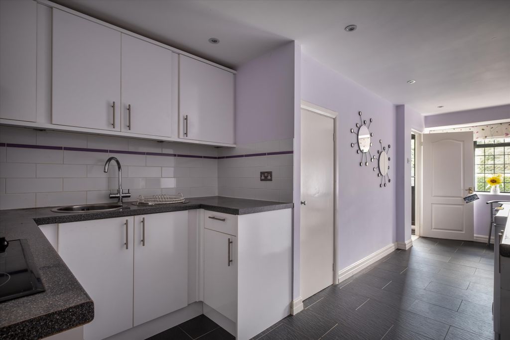 Additional image 20 of 6 bed detached house to rentHalfpenny Lane, Guildford, Surrey GU4