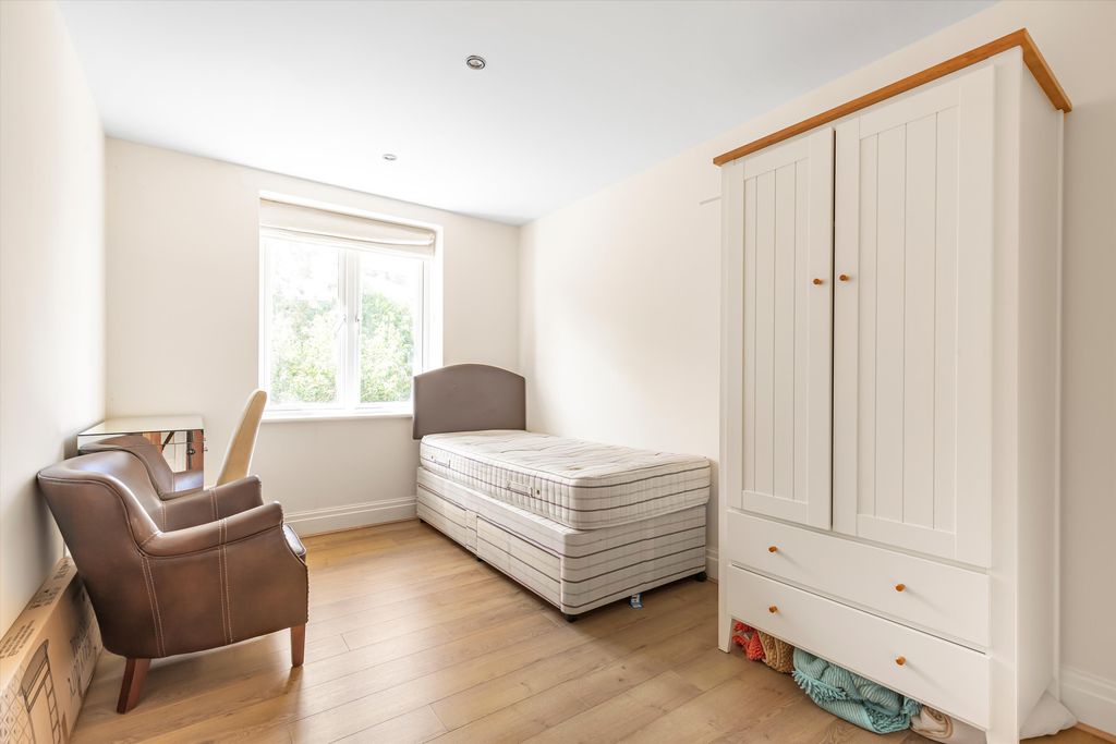 Additional image 12 of 3 bed flat to rentStrand Drive, Richmond TW9