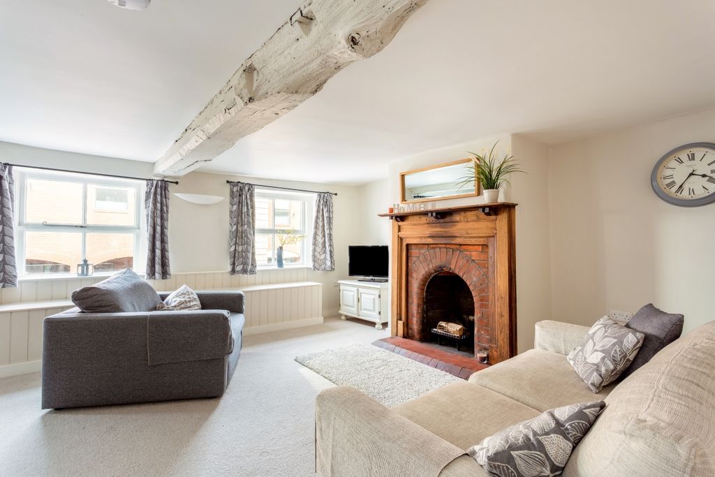Additional image 2 of 2 bed flat to rentFisherton Street, Salisbury SP2