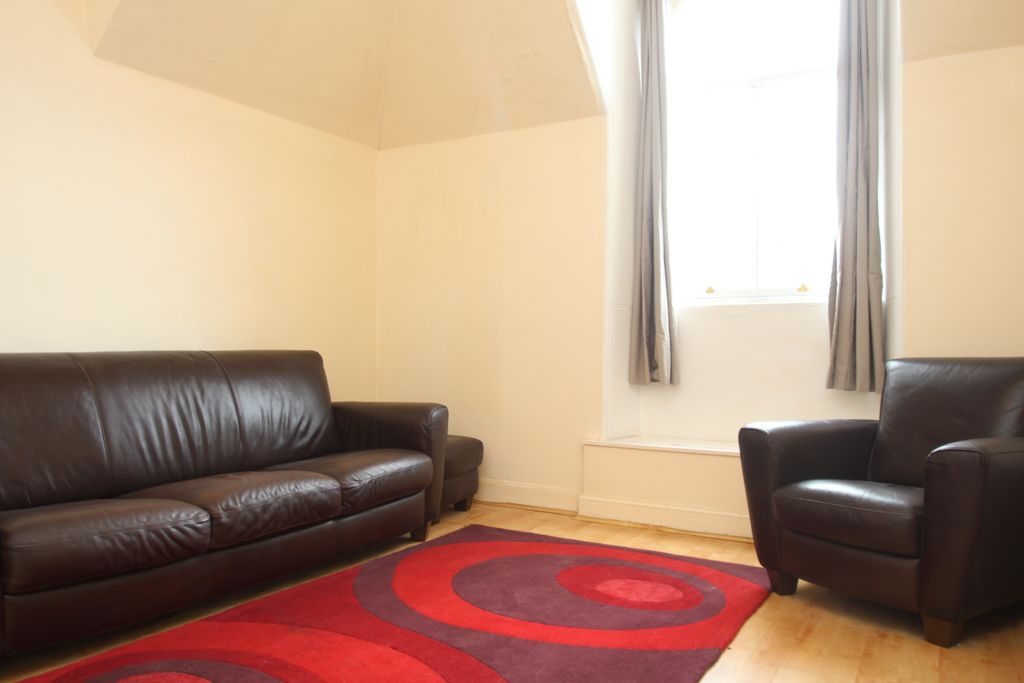 Additional image 2 of 3 bed flat to rentBank Street, Alloa FK10