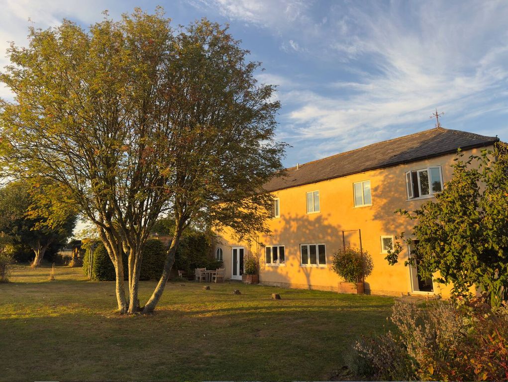 Additional image 3 of 3 bed farmhouse to rentHigh Street, Yeovil BA22