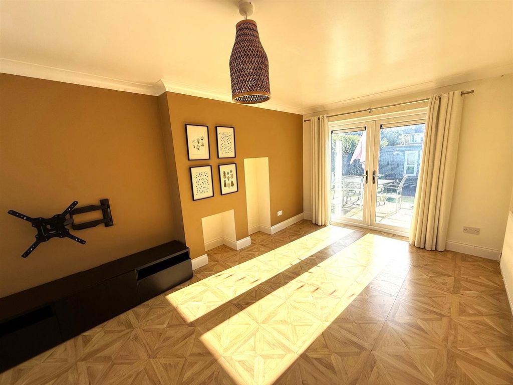 Additional image 8 of 3 bed property to rentPoplar Road, Croesyceiliog, Cwmbran NP44