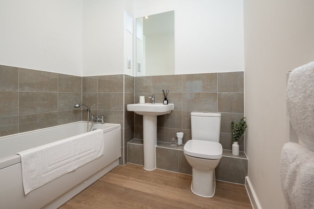Additional image 21 of Studio to rentStation Avenue, Walton-On-Thames KT12