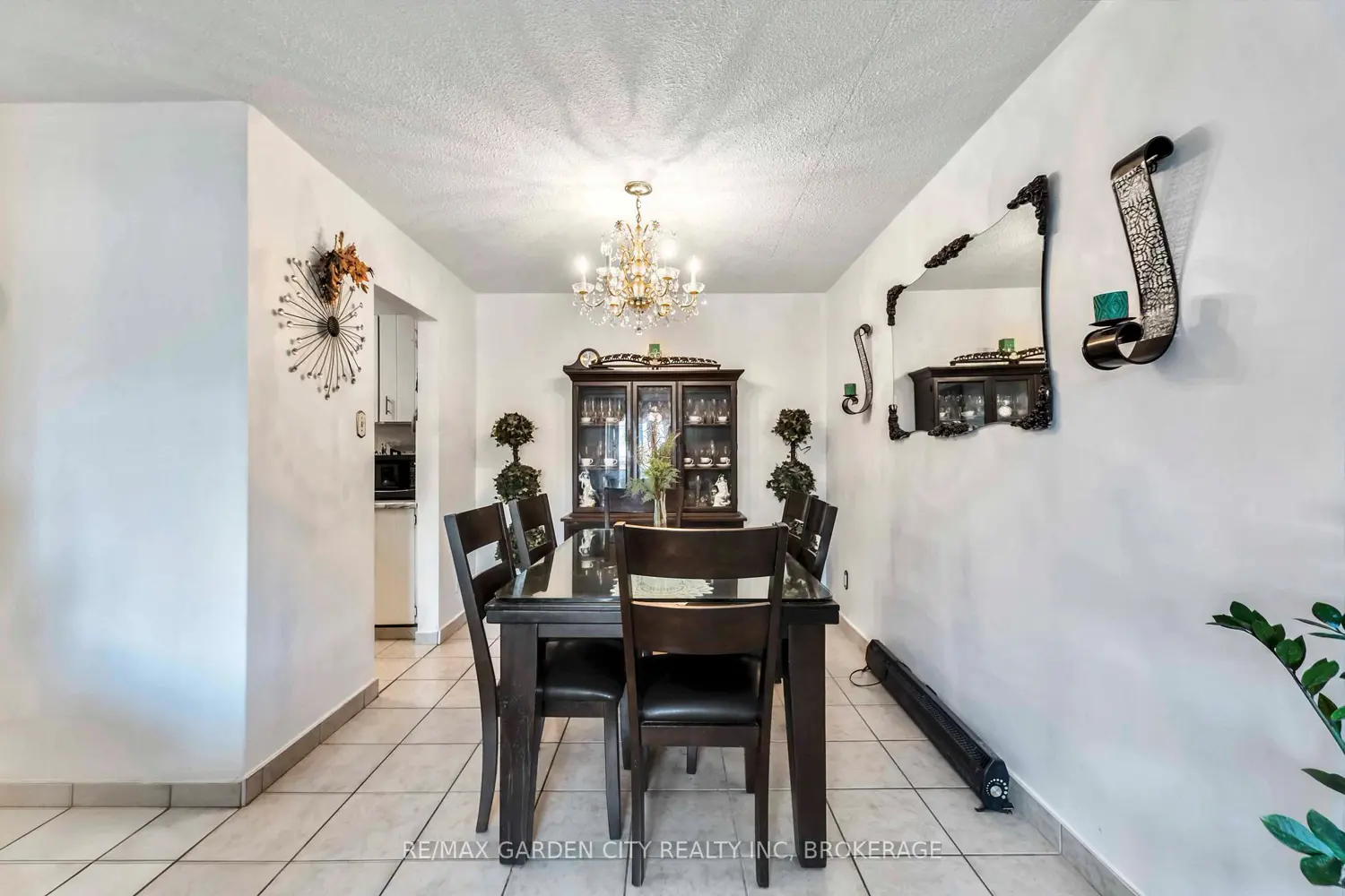 Additional image 9 of 4692 Crysler Avenue 202