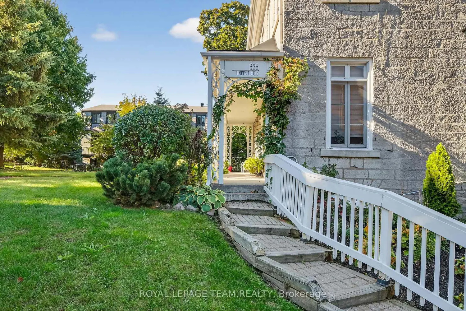 635 Richmond Road 6 photo 2