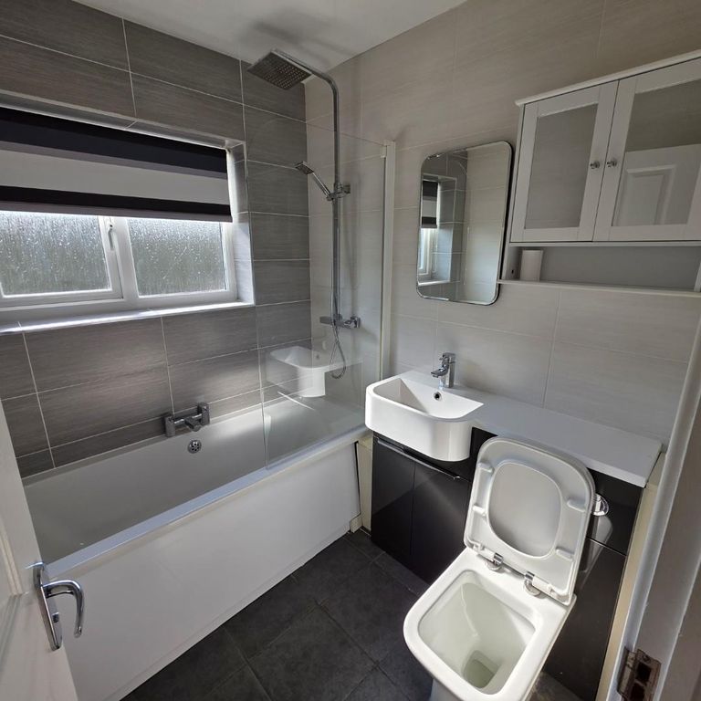Additional image 5 of 2 bed property to rentHazel Mead, Brynmenyn CF32