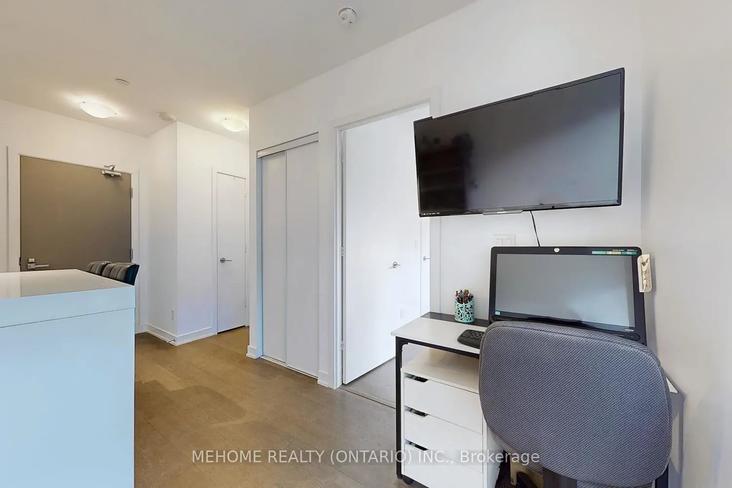 Additional image 9 of 501 St Clair Avenue 204