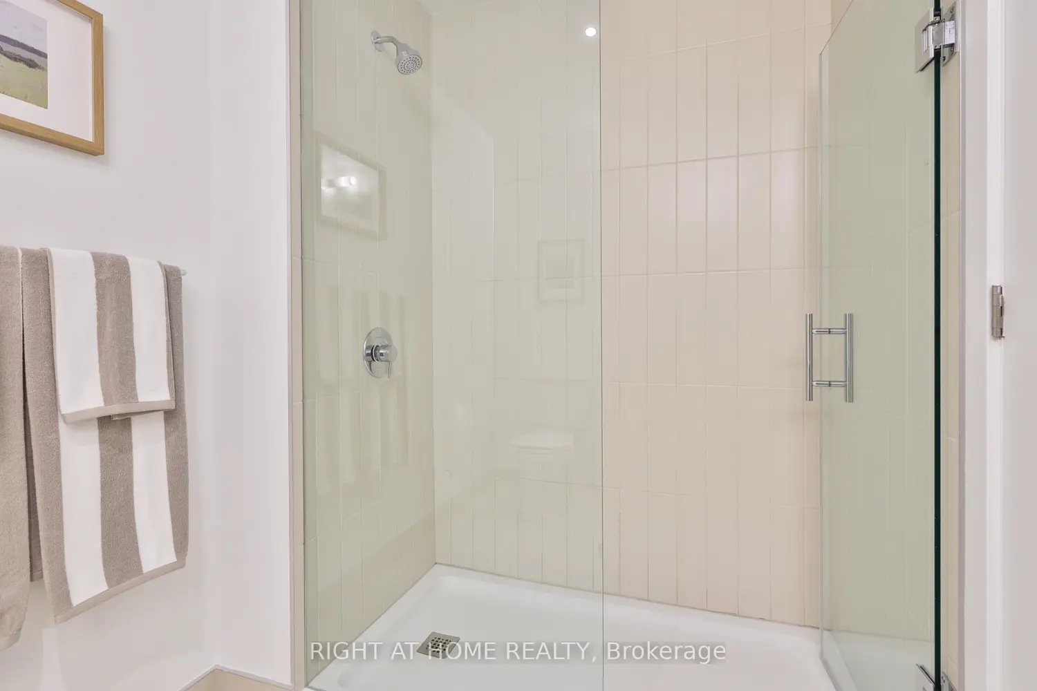 Additional image 17 of 1161 Kingston Road 201