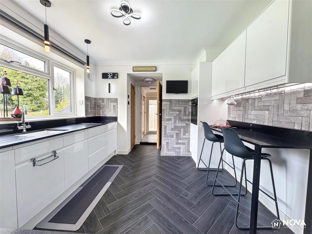 Additional image 8 of 4 bed detached house to rentOld Bedford Road, Luton LU2