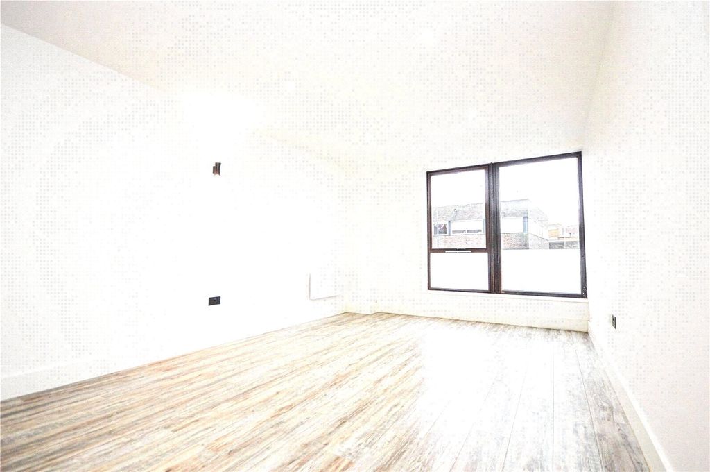 Additional image 4 of 2 bed flat to rentKingsbridge Point, Swindon SN1