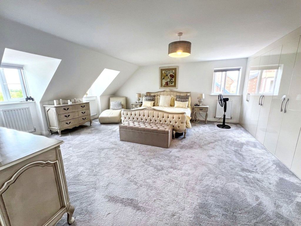 Additional image 4 of 4 bed detached house to rentSaltwick Gardens, Whitley Bay NE25