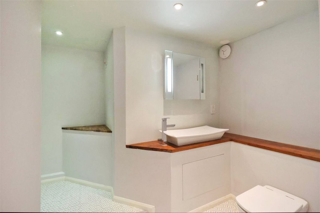 Additional image 4 of 1 bed maisonette to rentCambrian House, Upper St. Johns Road, Burgess Hill, West Sussex RH15