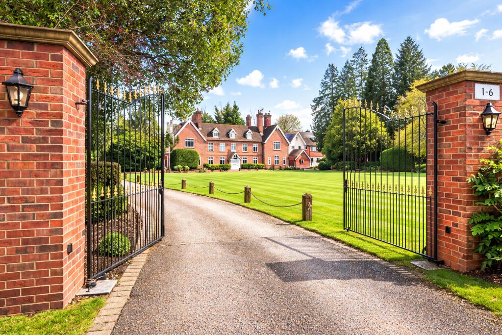 Astwick Manor, Coopers Green Lane, Hatfield, Hertfordshire, AL10
