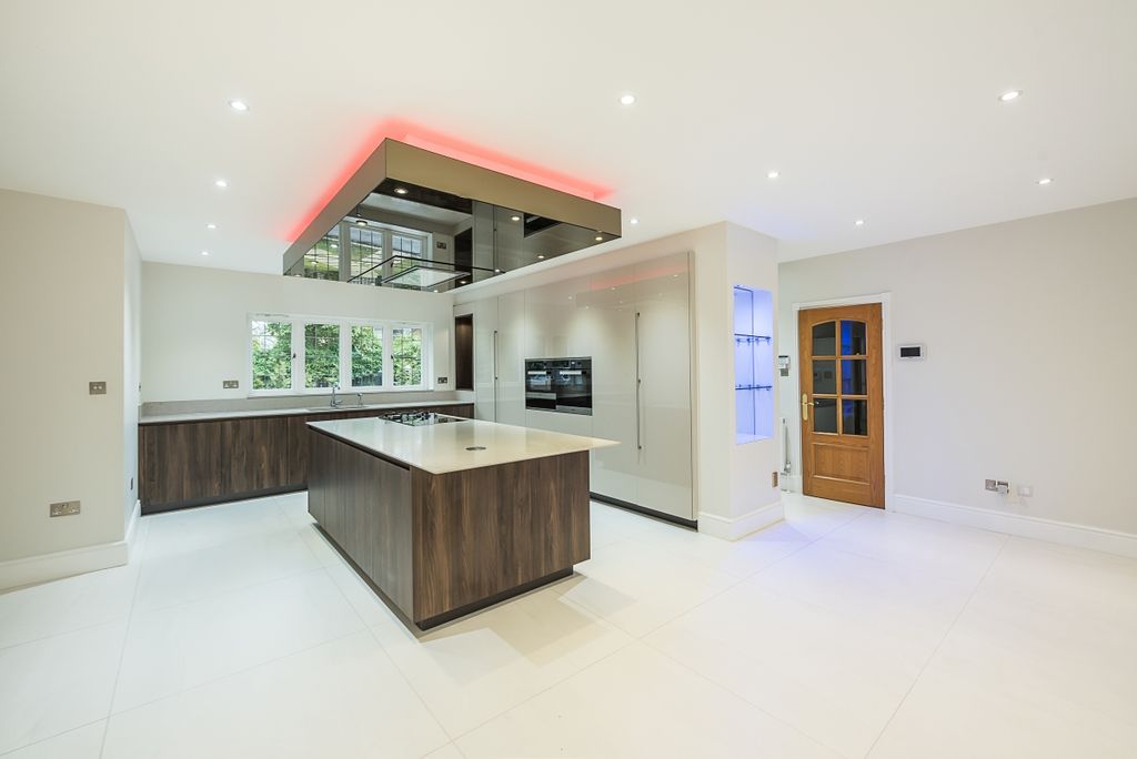 Additional image 4 of 6 bed detached house to rentDukes Kiln Drive, Gerrards Cross SL9