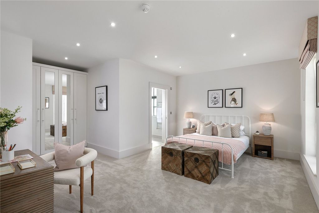 Additional image 12 of 6 bed detached house to rentFour Acres, Cobham, Surrey KT11