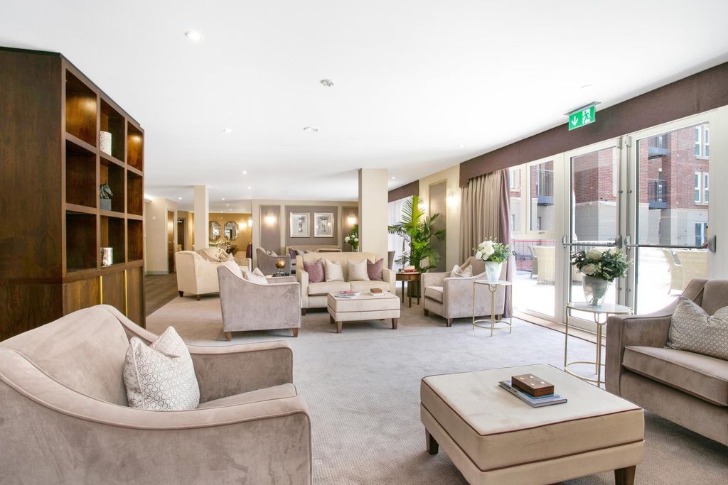 Additional image 6 of 2 bed flat to rentStation Parade, Virginia Water GU25