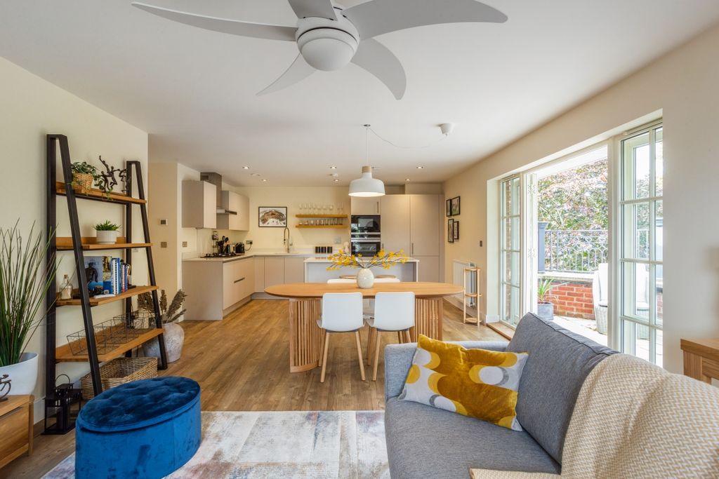 Additional image 21 of 2 bed flat to rentWindsor Court, Marlow SL7