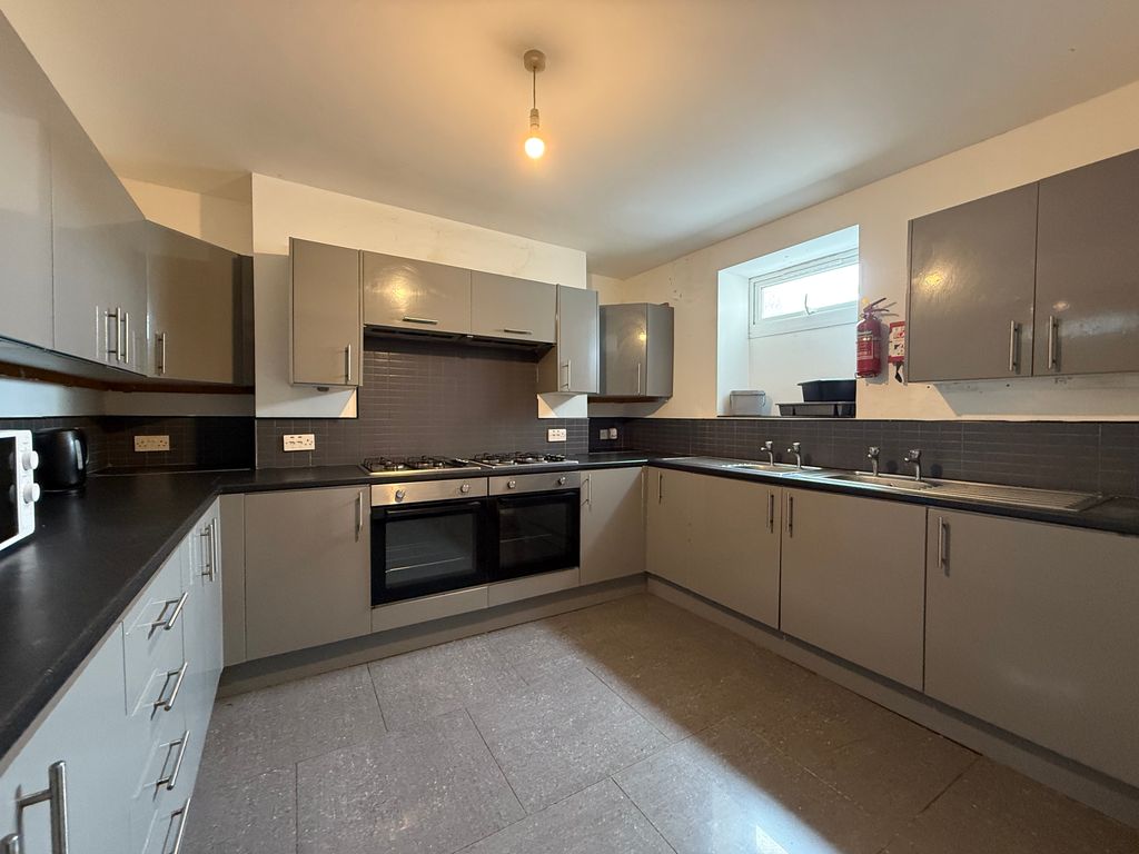 7 bed shared accommodation to rentVictoria Terrace, Swansea SA1 photo 3
