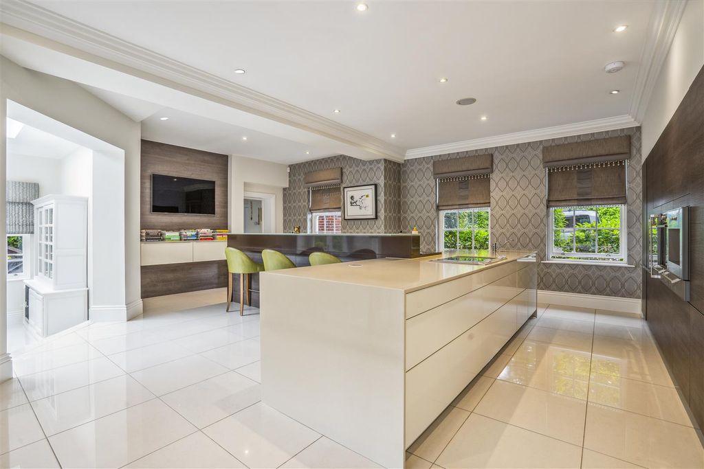 Additional image 7 of 5 bed detached house to rentBrockenhurst Road, Ascot SL5