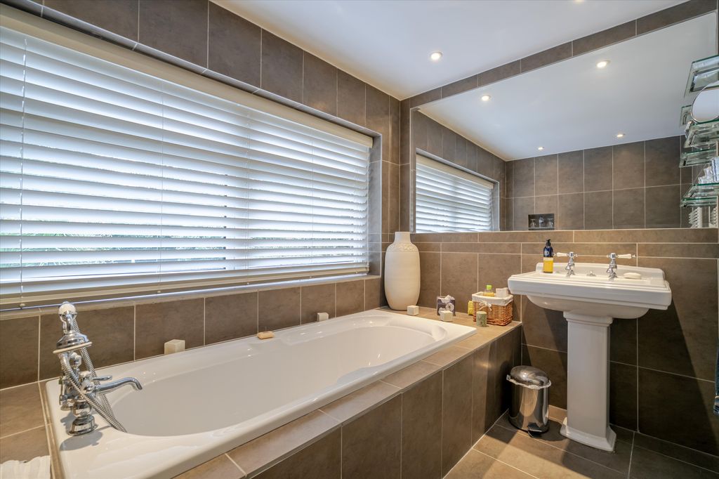 Additional image 10 of 6 bed detached house to rentKennel Avenue, Ascot, Berkshire SL5