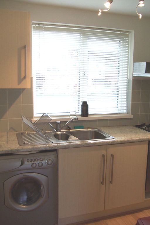 Additional image 9 of 2 bed flat to rentSalisbury Close, Penarth CF64