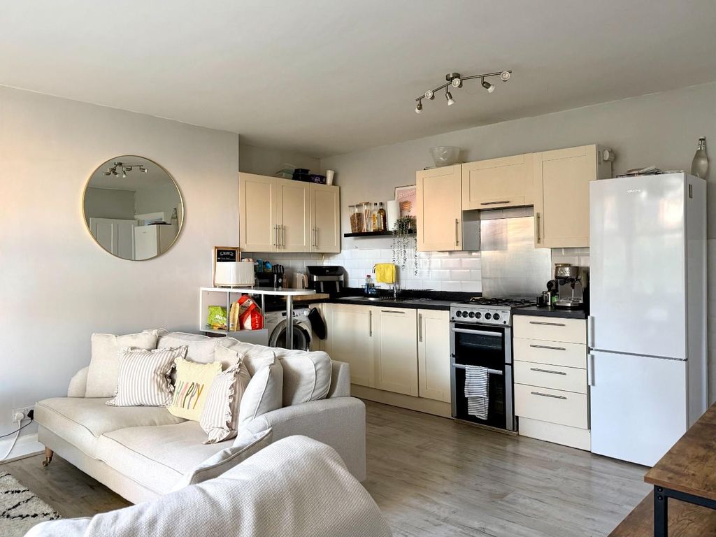 Additional image 4 of 2 bed flat to rentRosebery Place, Penarth CF64