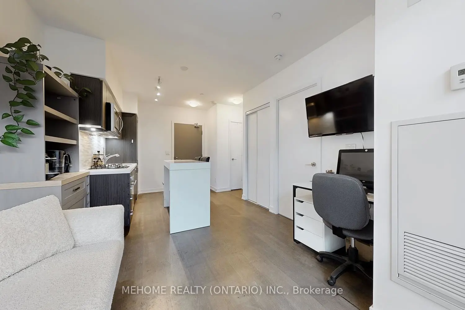 Additional image 8 of 501 St Clair Avenue 204