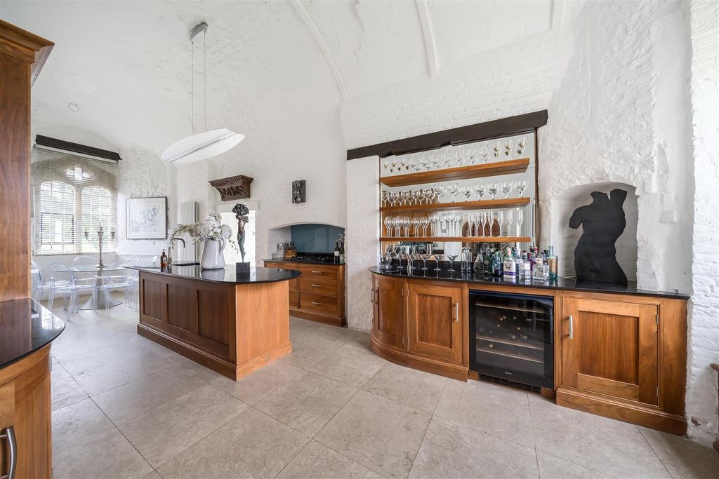 Additional image 11 of 6 bed detached house to rentPelhams Walk, Esher KT10
