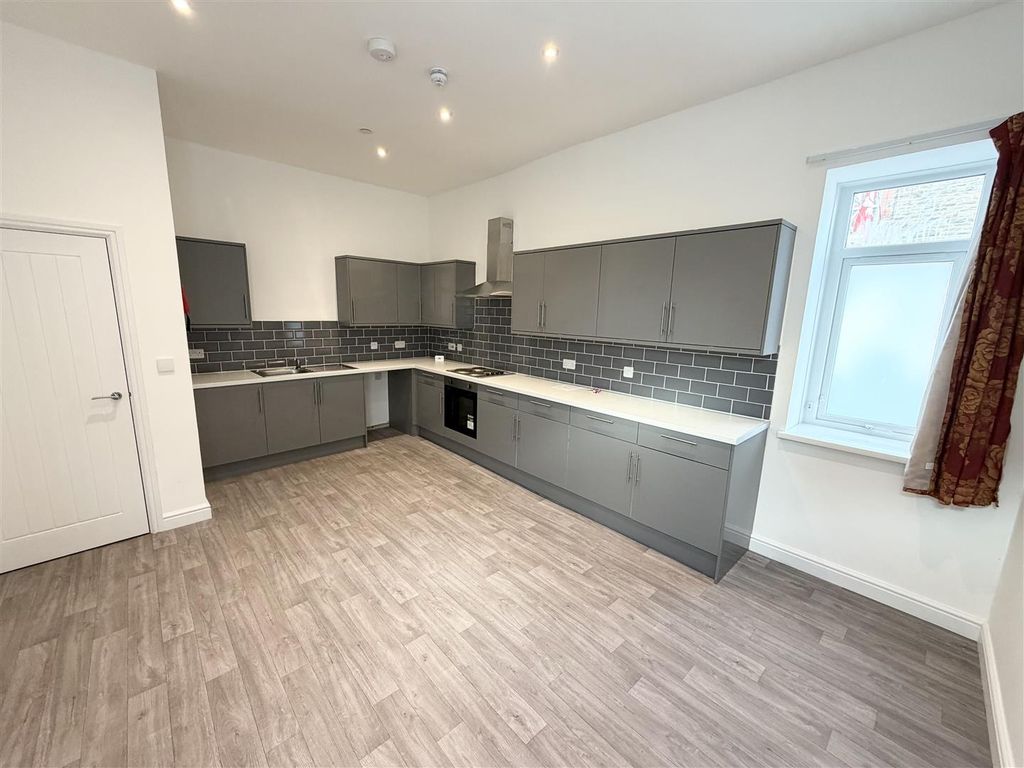 Additional image 5 of Room to rentHMO Property, Commercial Street, Senghenydd, Caerphilly CF83