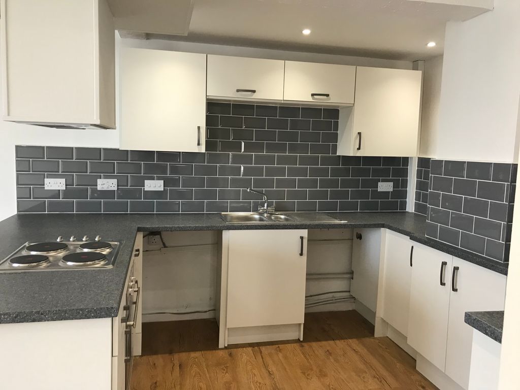 Additional image 2 of 2 bed maisonette to rentWell Street, Porthcawl CF36