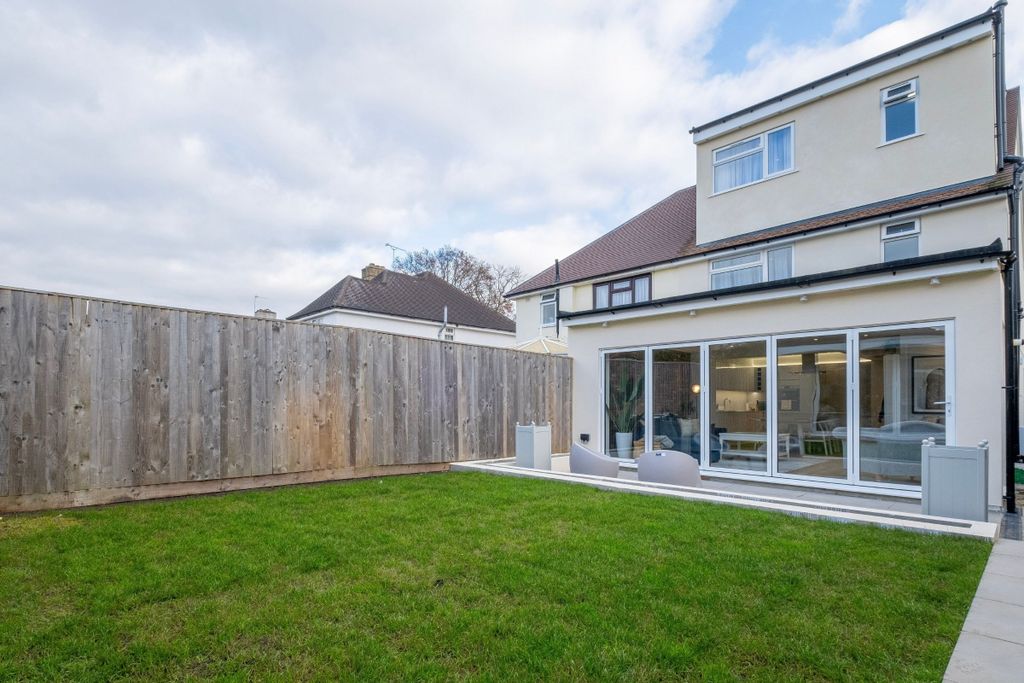 Additional image 25 of 6 bed semi-detached house to rentChurch Road, Iver SL0