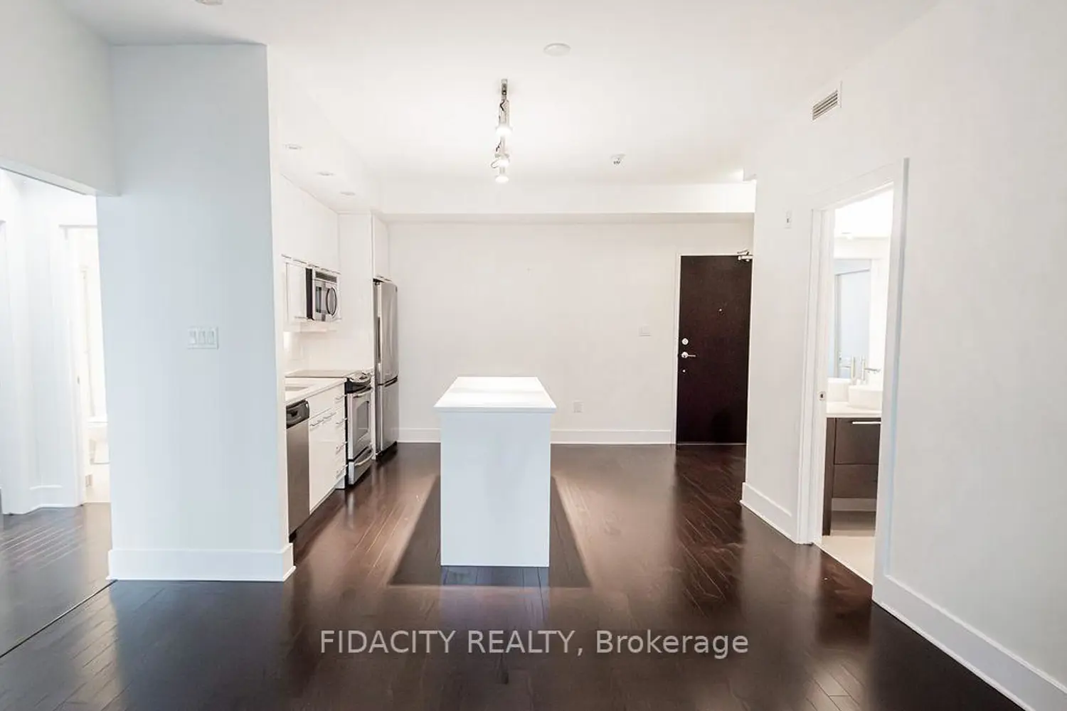 101 Richmond Road 320 photo 4