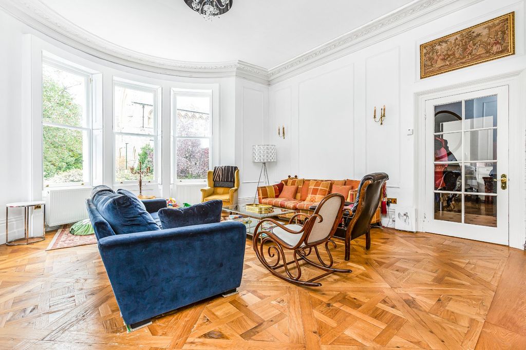 Additional image 2 of 3 bed flat to rentBurlington House, Kings Road, Richmond, Surrey TW10